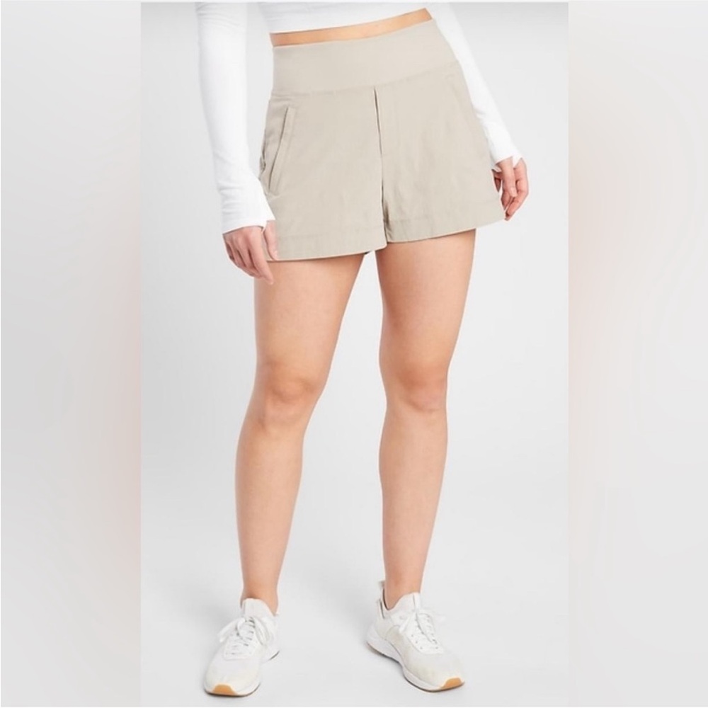 Athleta Trekkie North Shorts Plus Size Khaki / Ecru Size 26